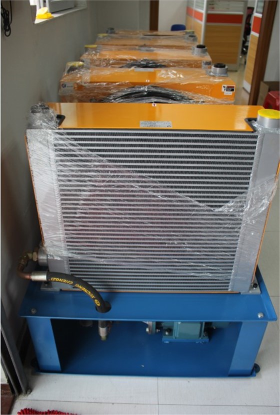 5臺(tái)雙層獨(dú)立循環(huán)液壓油冷卻器 5臺(tái)雙層獨(dú)立循環(huán)液壓油冷卻器