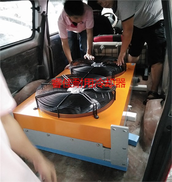 客戶上門采購(gòu)風(fēng)冷式液壓油換熱器.jpg