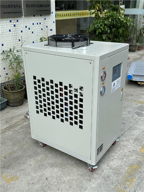 冷水機打包發(fā)貨 冷水機打包發(fā)貨