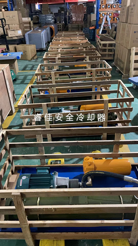 獨立循環(huán)<font color='red'>水冷卻器</font>用于鋼鐵廠減速機