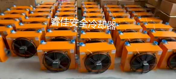 風(fēng)冷換熱器打包發(fā)貨