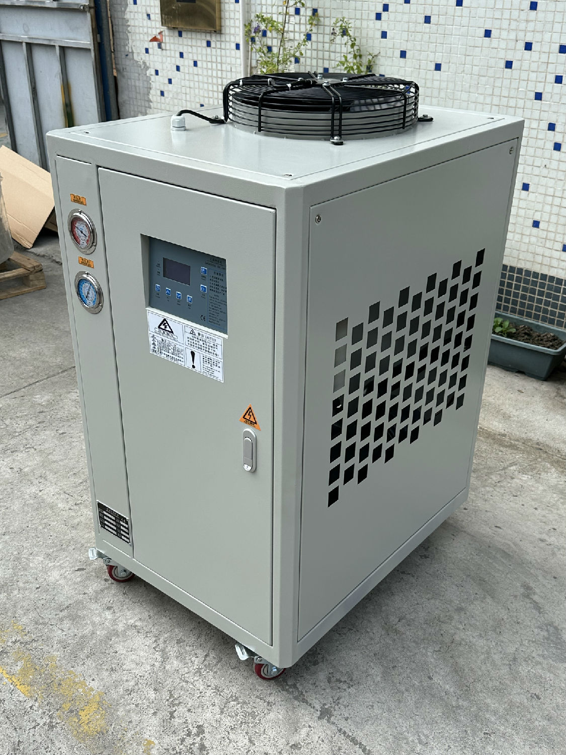 機床主軸冷卻！冷水機型號均可定制，多行業(yè)適用